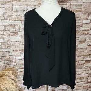 Mossino Supply Elegant Black Women's Top with Bow Detail